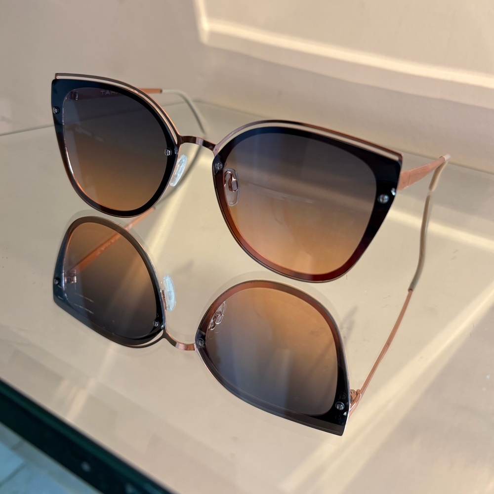 TAHARI cat eye sunglasses